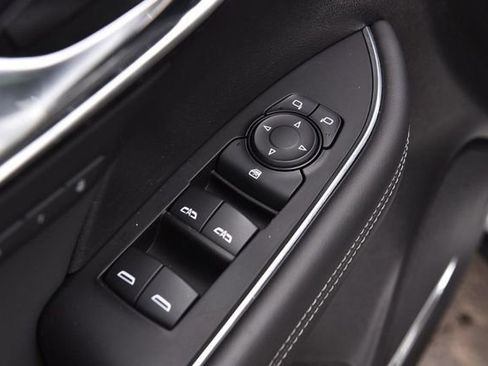 Used 2024 Buick Envision Preferred image 8