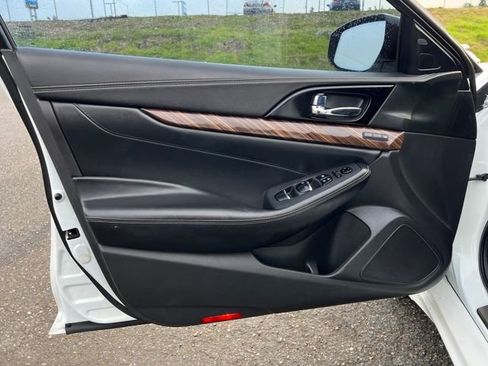 Used 2016 Nissan Maxima Platinum image 16