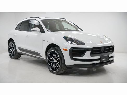 Used 2025 Porsche Macan image 8