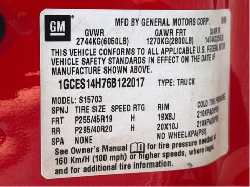 Used 2006 Chevrolet SSR w/ Preferred Equipment Group RWD image 25