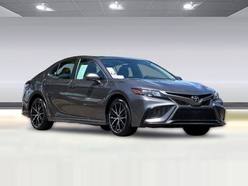 Used 2024 Toyota Camry SE FWD image 7