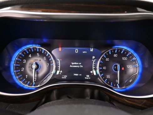 Used 2023 Chrysler Pacifica Limited FWD image 36