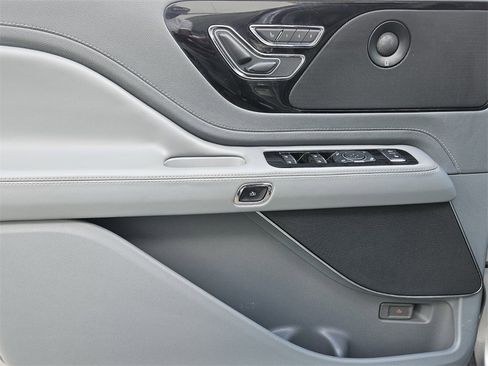 Certified 2020 Lincoln Aviator Reserve w/ Equipment Group 201A image 25