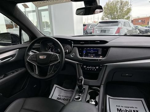 Certified 2025 Cadillac XT5 Luxury w/ LPO, Floor Liner Package FWD image 31