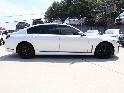 Used 2022 BMW 740i w/ M Sport Package RWD image 8