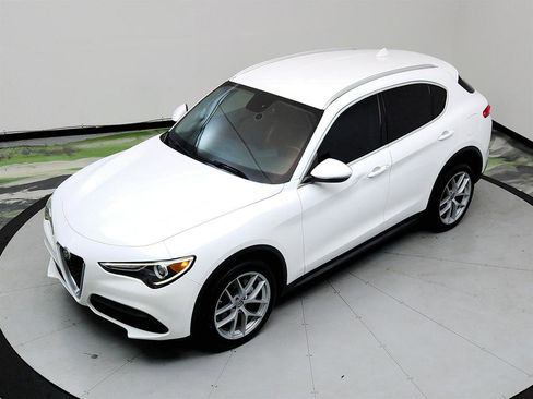 Used 2019 Alfa Romeo Stelvio AWD image 31