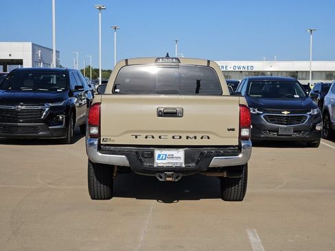 Used 2019 Toyota Tacoma TRD Off-Road AWD/4WD image 6
