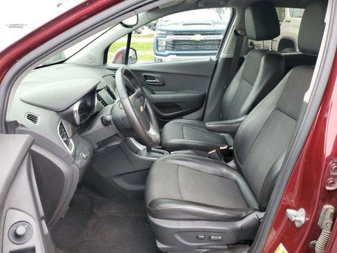 Used 2017 Chevrolet Trax LT w/ LT Convenience Package FWD image 5