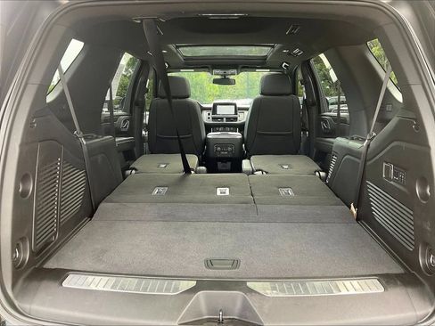 Used 2022 Chevrolet Tahoe Z71 w/ Luxury Package AWD/4WD image 38