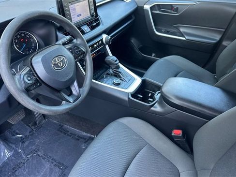 Used 2022 Toyota RAV4 LE image 7