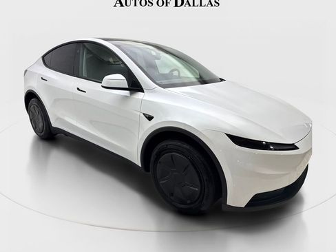 Used 2026 Tesla Model Y 2WD image 12