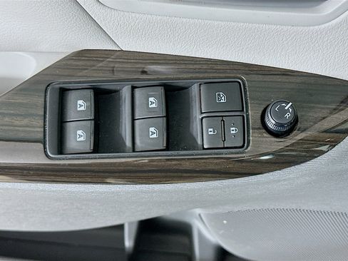 Used 2015 Toyota Sienna XLE Premium image 15