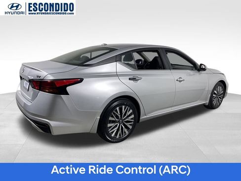 Used 2024 Nissan Altima 2.5 SV w/ SV Premium Package image 5