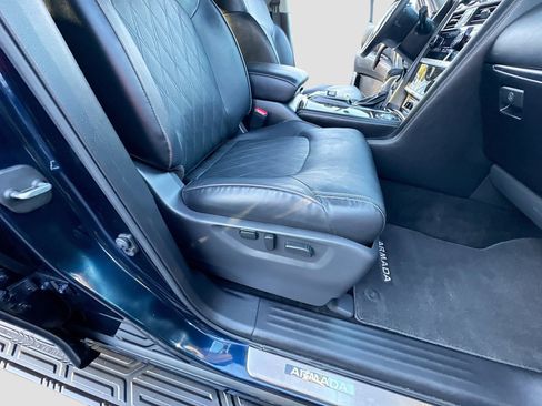 Used 2023 Nissan Armada Platinum w/ Captain's Chairs Package image 31