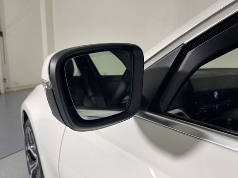 Used 2025 BMW 330i 330i w/ Convenience Package image 21