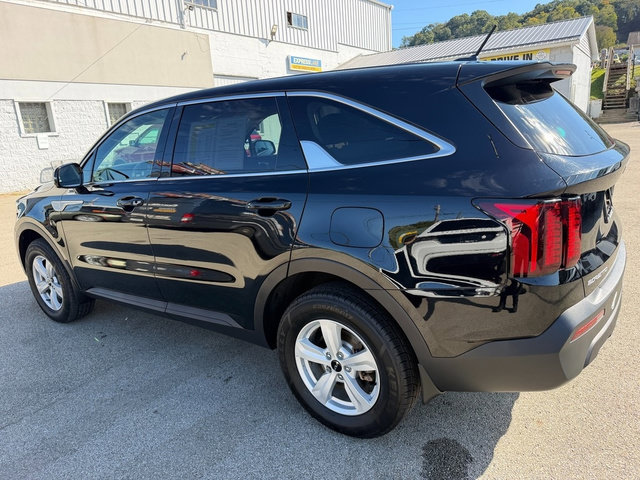 Used 2023 Kia Sorento LX AWD/4WD image 3