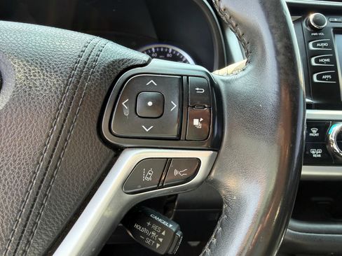 Used 2017 Toyota Highlander XLE FWD image 14
