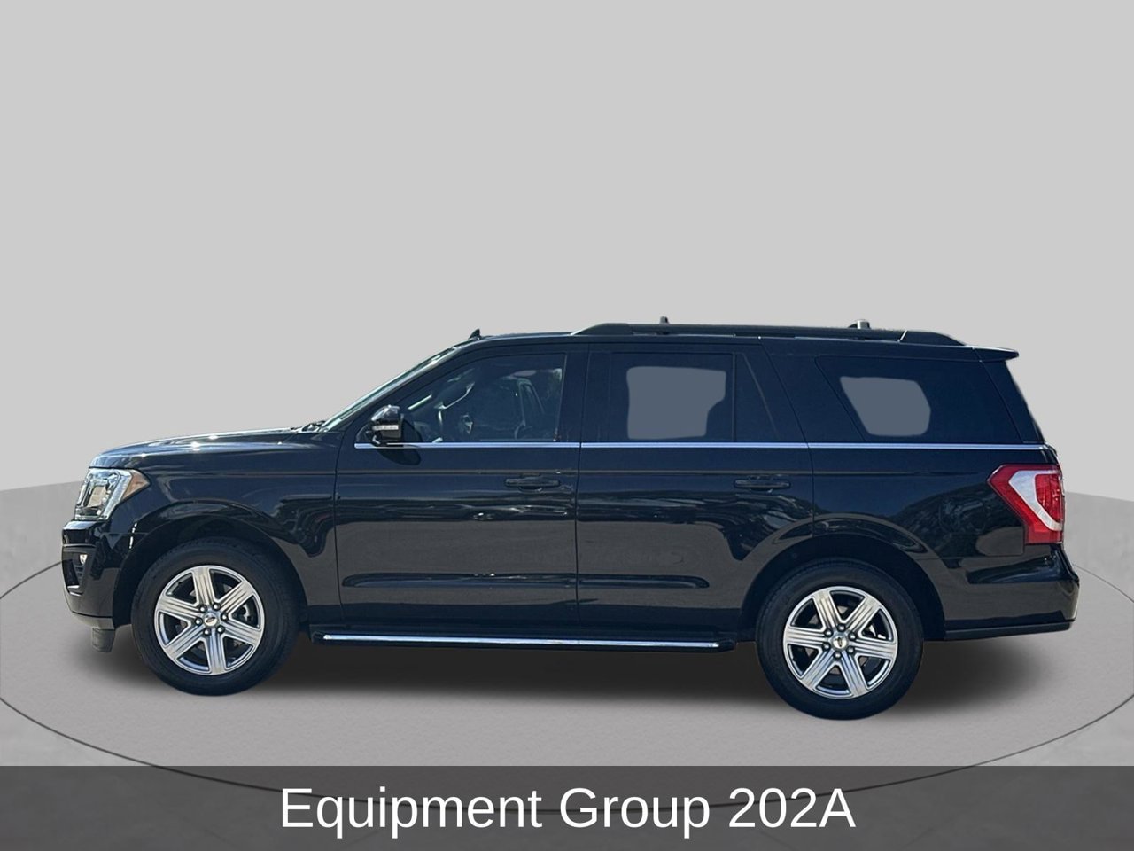 Used 2020 Ford Expedition XLT w/ Equipment Group 202A RWD image 2
