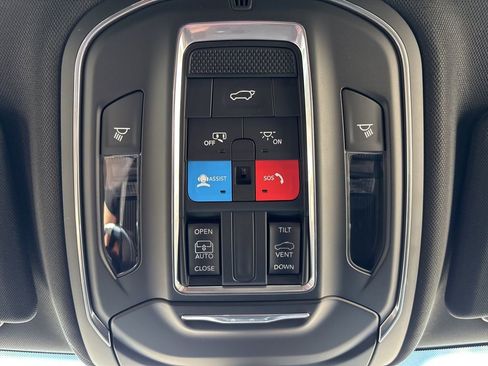 New 2025 Jeep Grand Cherokee Altitude AWD/4WD image 70