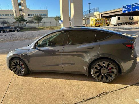Used 2022 Tesla Model Y Performance AWD/4WD image 2