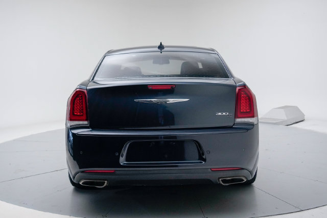 Used 2018 Chrysler 300 S w/ 300S Premium Group 2 RWD image 4