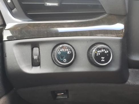 Used 2018 Cadillac Escalade Platinum AWD/4WD image 25