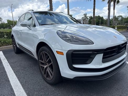 Certified 2023 Porsche Macan AWD/4WD image 2