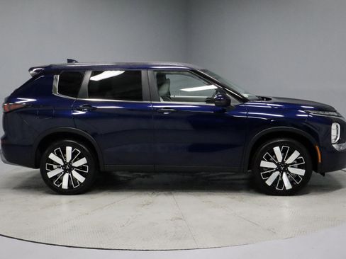 New 2025 Mitsubishi Outlander SE image 9