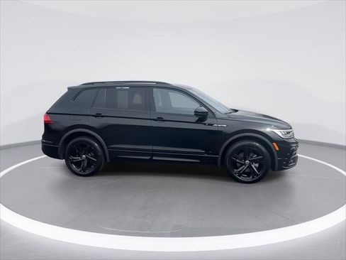 Certified 2023 Volkswagen Tiguan SE R-Line image 9
