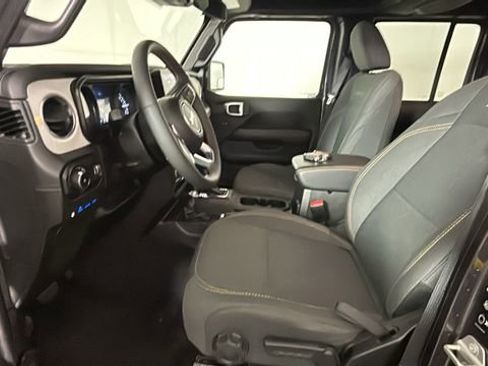 Used 2024 Jeep Wrangler Unlimited Sahara AWD/4WD image 11
