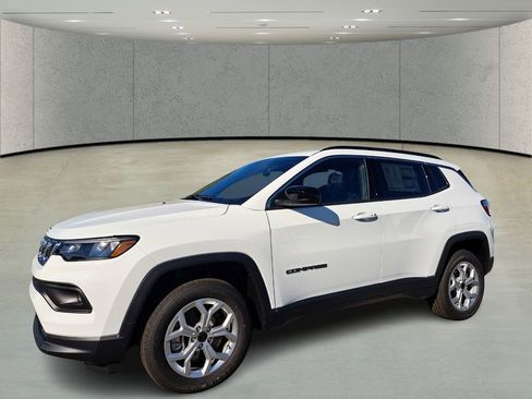 New 2026 Jeep Compass Latitude image 9