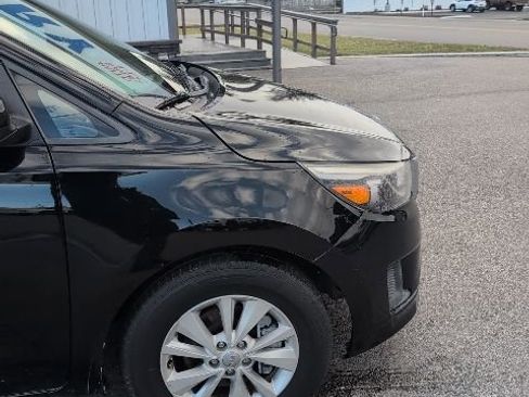 Used 2016 Kia Sedona LX FWD image 13
