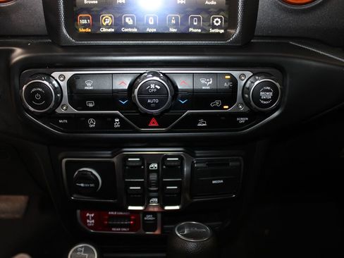 Used 2023 Jeep Gladiator Mojave AWD/4WD image 38