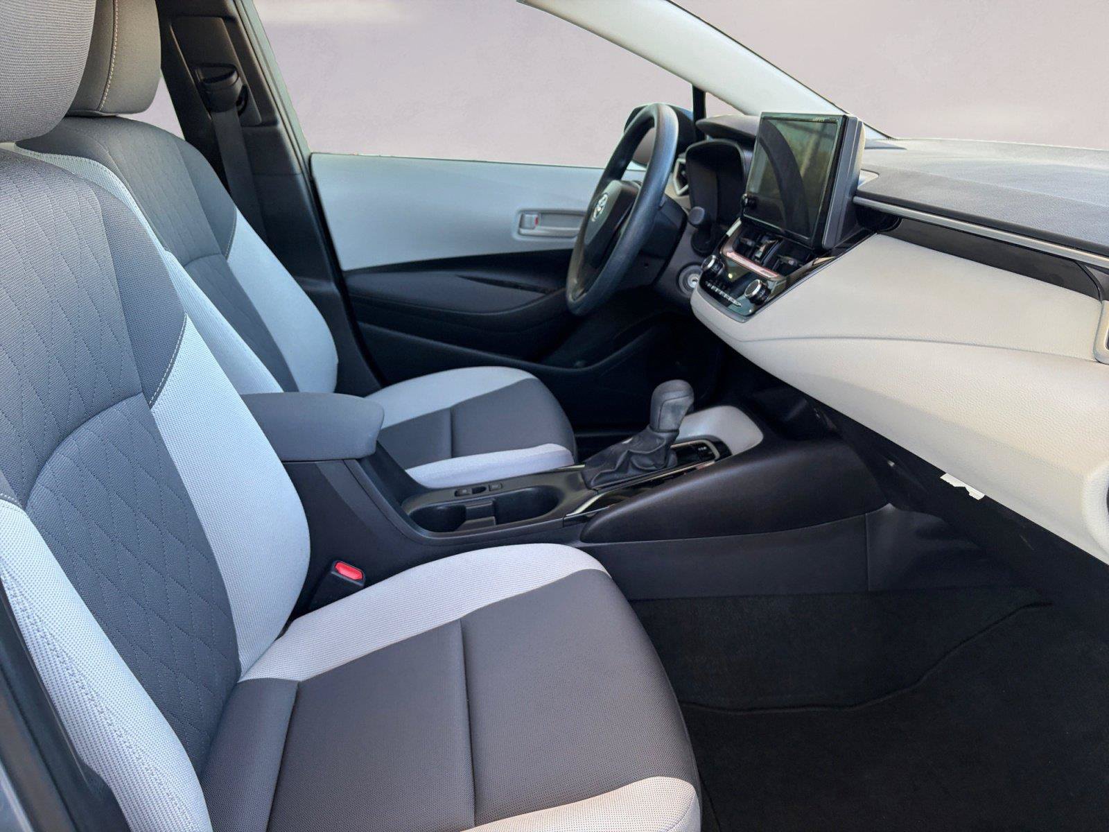 Used 2025 Toyota Corolla LE FWD image 15