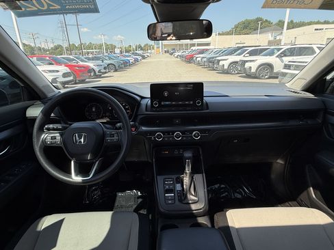 Used 2025 Honda CR-V EX image 29