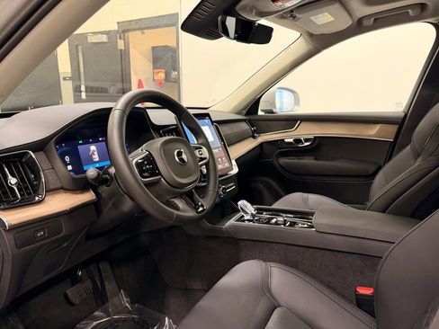 Used 2025 Volvo XC90 B6 Plus image 11