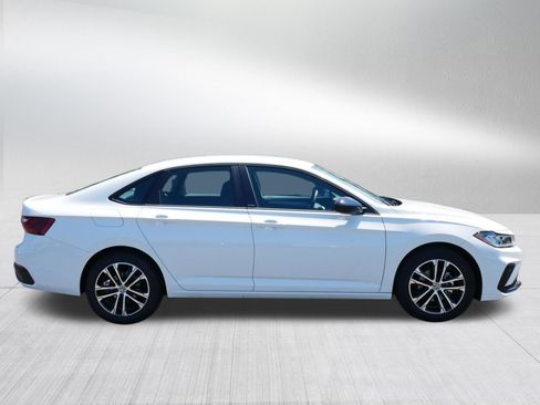 Certified 2025 Volkswagen Jetta Sport FWD image 8
