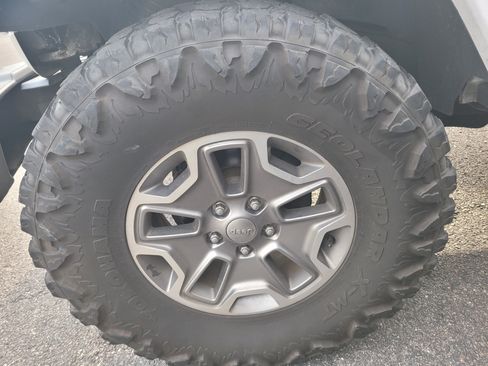 Used 2018 Jeep Wrangler Unlimited Rubicon w/ Cold Weather Group AWD/4WD image 8