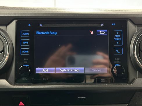 Used 2019 Toyota Tacoma TRD Sport image 6