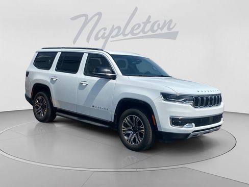 Used 2024 Jeep Wagoneer Series II w/ Flexible Seating Group RWD image 8