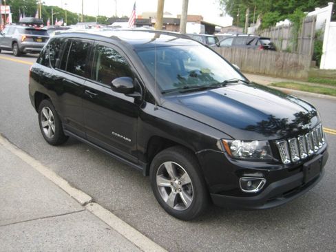 Used 2017 Jeep Compass High Altitude AWD/4WD image 3