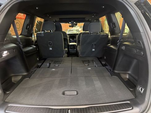 Used 2025 Jeep Grand Cherokee L Laredo RWD image 16