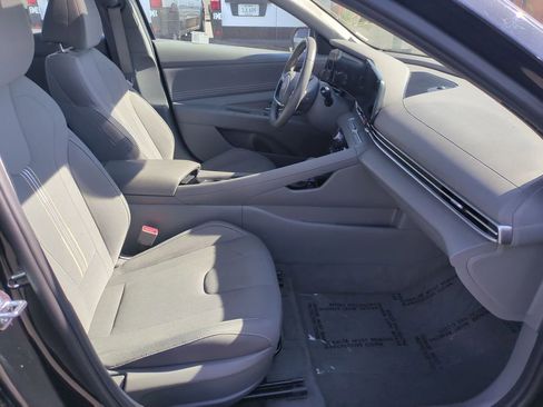 Used 2025 Hyundai Elantra SEL FWD image 30