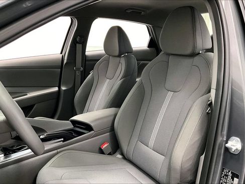 Certified 2024 Hyundai Elantra SE FWD image 26