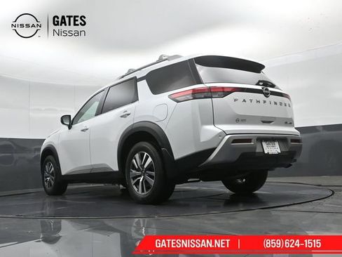 Used 2025 Nissan Pathfinder SL AWD/4WD image 44