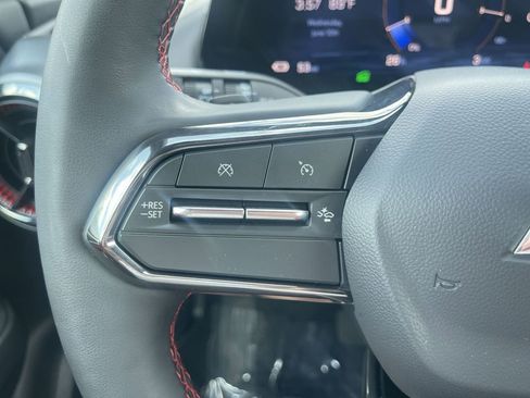 Used 2025 Chevrolet Equinox EV RS FWD image 11