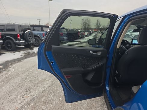Used 2020 Ford Escape SE image 21