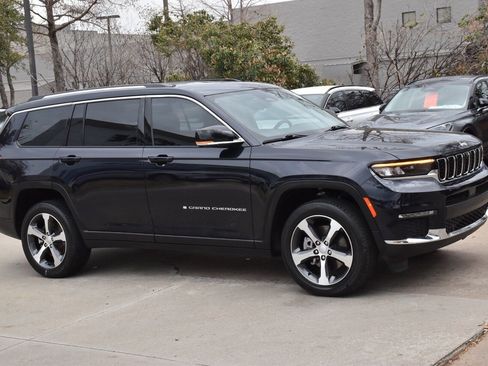 Used 2023 Jeep Grand Cherokee L Limited w/ Luxury Tech Group II image 5