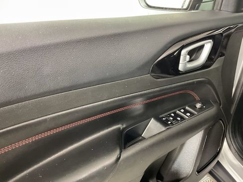 Used 2025 Jeep Compass Trailhawk AWD/4WD image 16