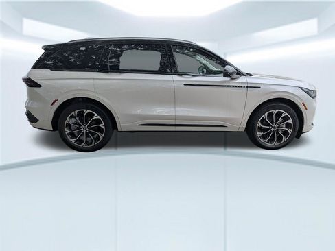 New 2026 Lincoln Nautilus Reserve AWD/4WD image 8
